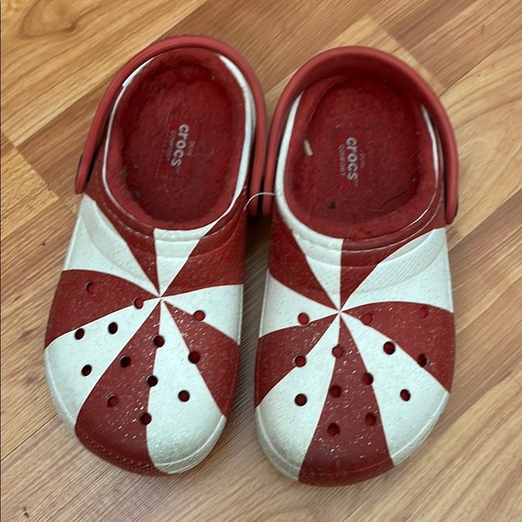 Crocs Kids Red and White Clogs Candy Peppermint Fuzzy Inside Size C 13 - Picture 1 of 5